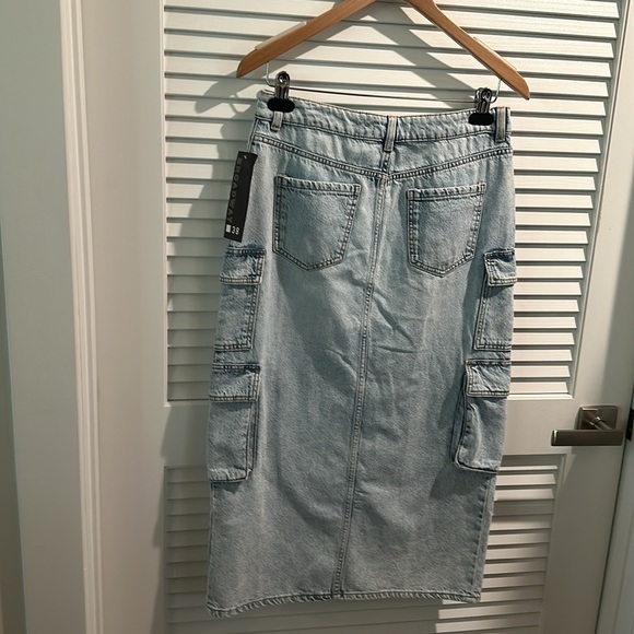 NWT Broadway Acid Wash 9 Pocket Jeans Skirt with Front Split. Size 6 - Picture 7 of 8